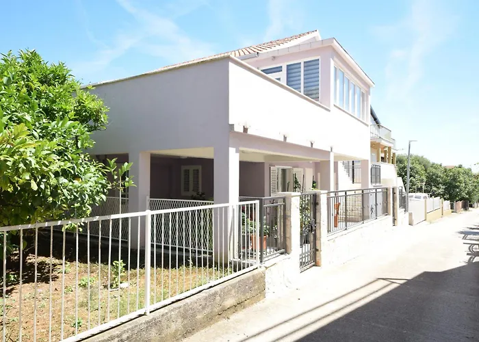 Apartments Jakov