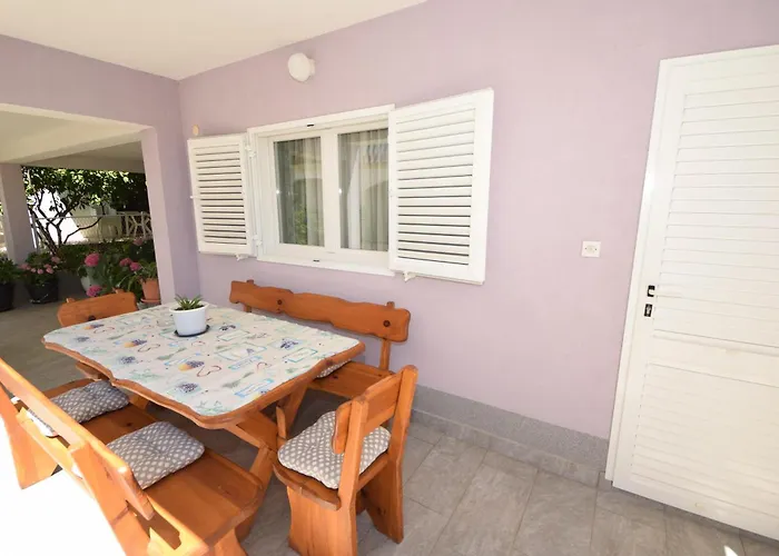 Apartments Jakov