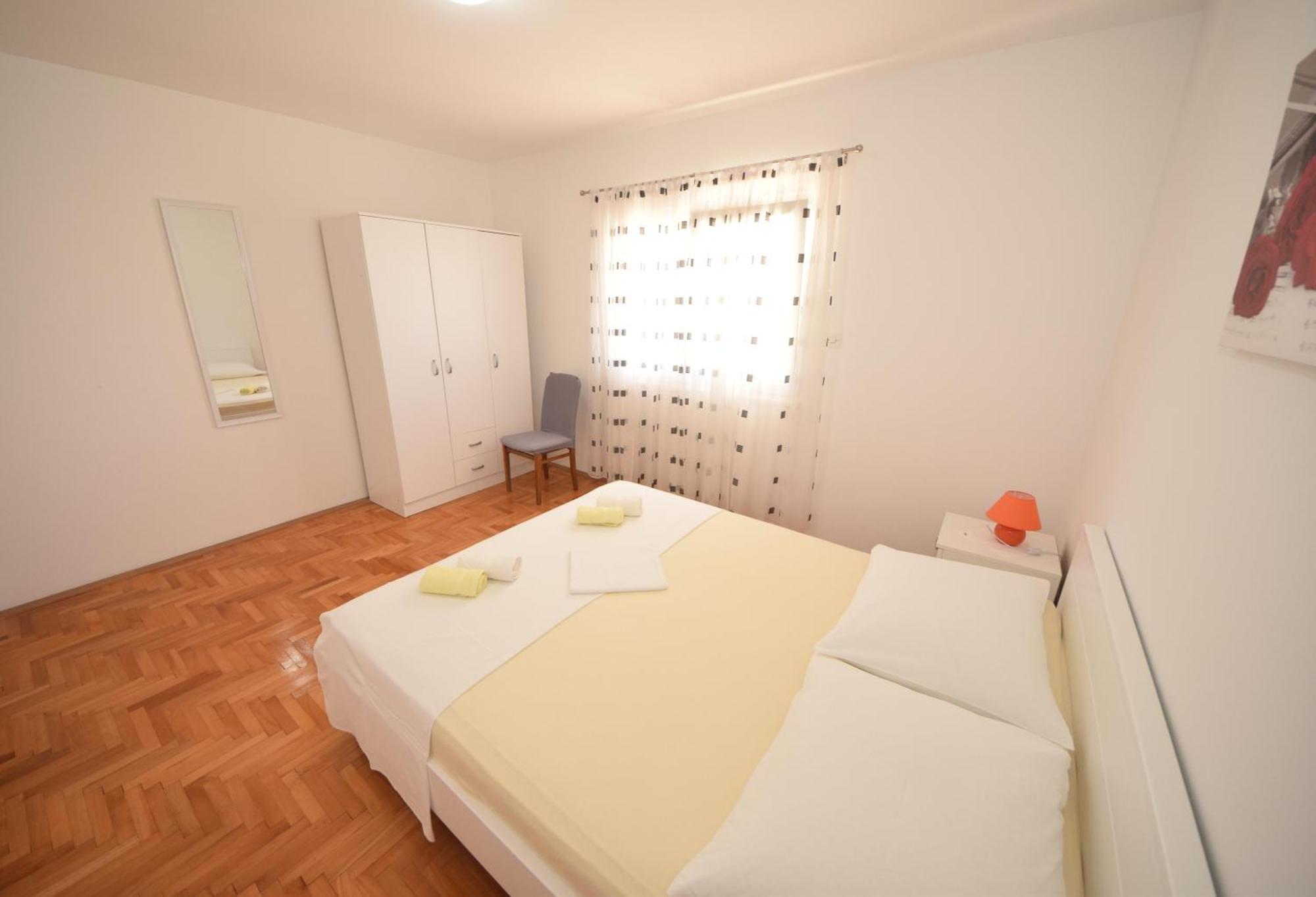 Apartment Jakov *